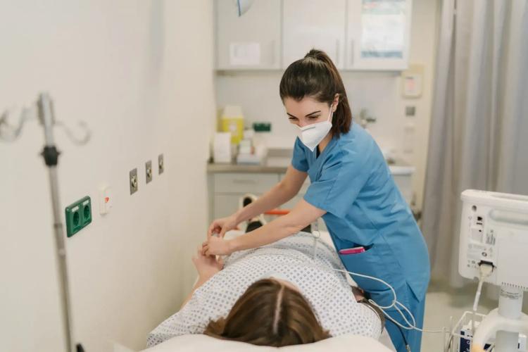 Das Hôpital Kirchberg Clinique Bohler ist 24 Stunden am Tag und 7 Tage die Woche geöffnet.