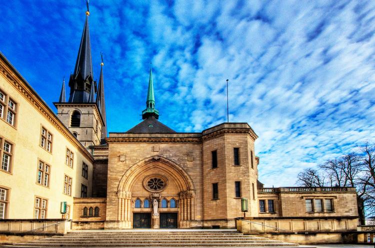 Luxembourg_Cathedrale_Notre-Dame.jpg