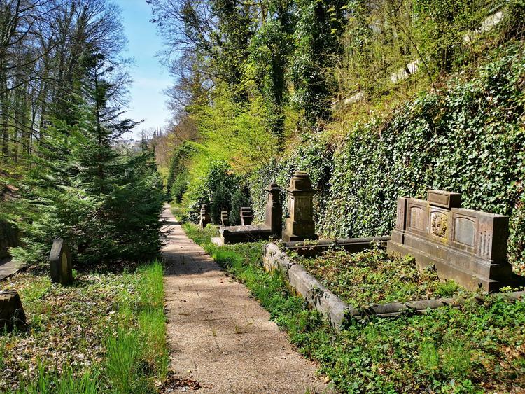 Luxembourg-Clausen,_cimetière_Malakoff_(104).jpg