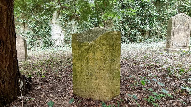 Luxembourg-Clausen,_cimetière_Malakoff_(111).jpg